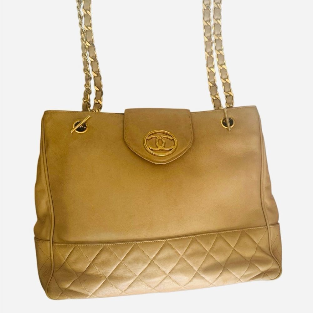 CHANEL Gold Quilted Shoulder Bag with Chain Straps - Picture 3 of 16